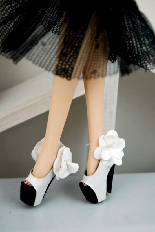 586 /  shoes for 12'' dolls